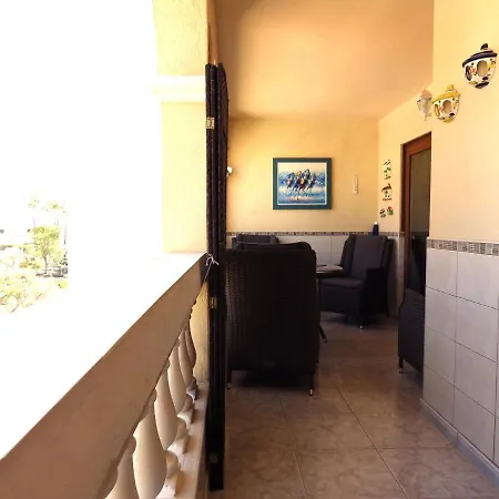 Two Bedroom Pool View In Castle Harbourc202 Los Cristianos (Tenerife)